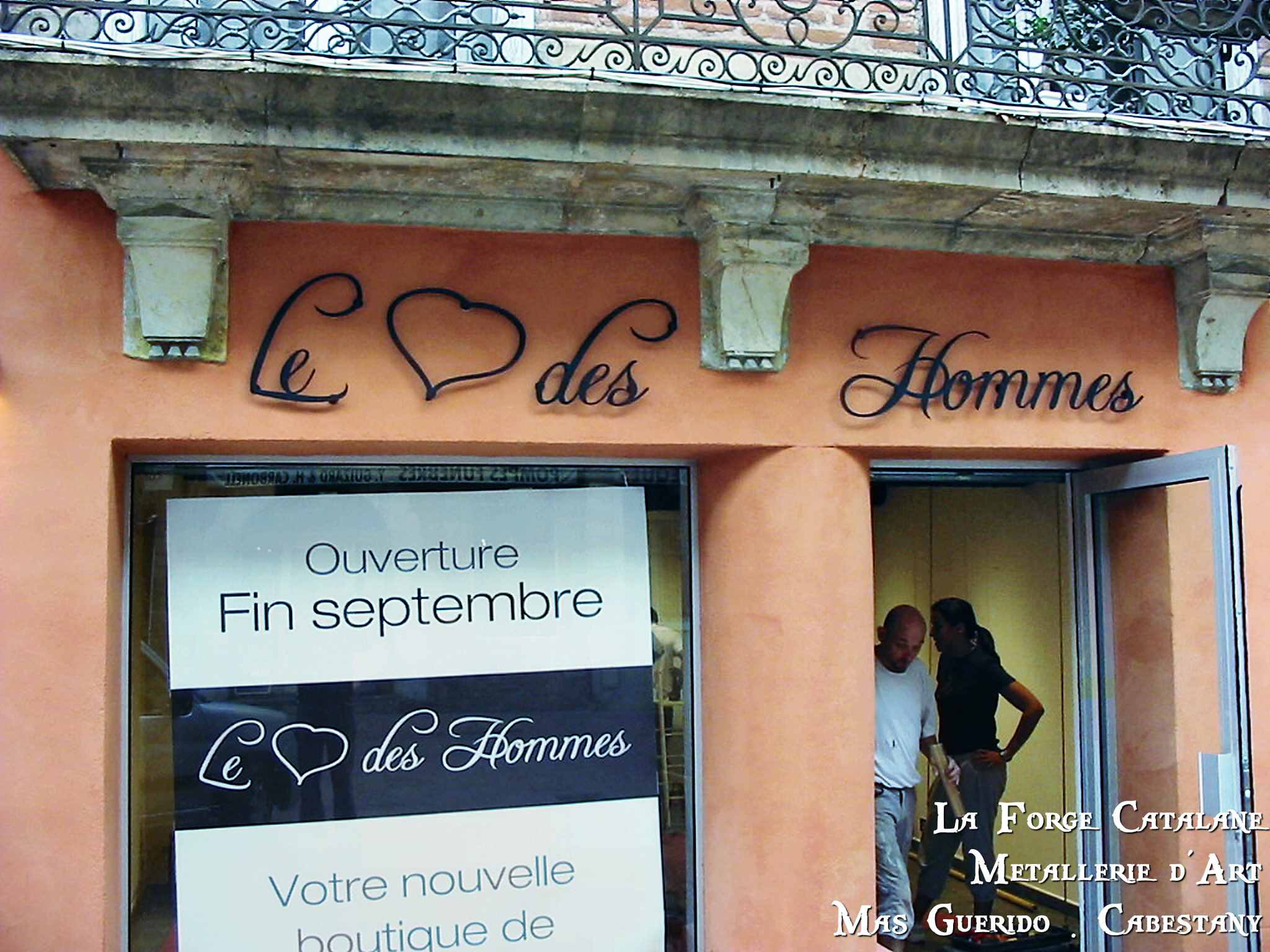 enseigne le coeur des hommes decoupe au laser forge catalane.jpg